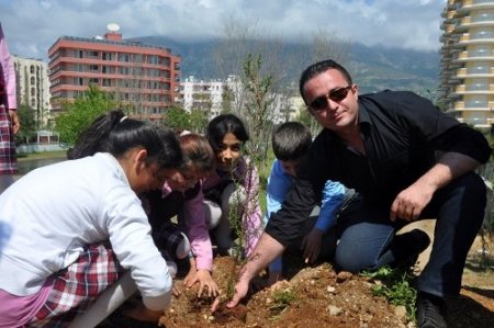 Alanya'da 500 genç, 500 fidan dikti