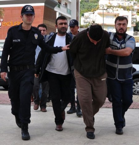 Alanya'da boğazı kesilerek öldürülen genç bayan son kez evine geldi