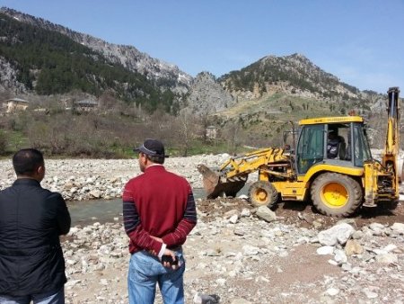 Alanya'da kışın bozulan yollar onarıma alındı