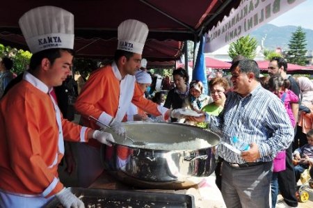 Alanya'da Kutlu Doğum ikramı