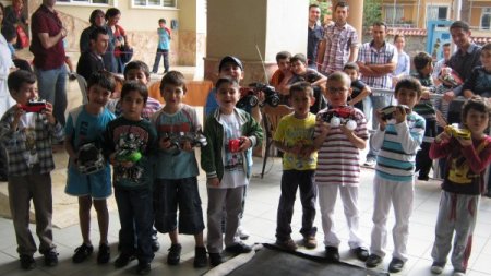 Alanya’da Öğrenciler Kumandalı Arabalarıyla Yarıştı