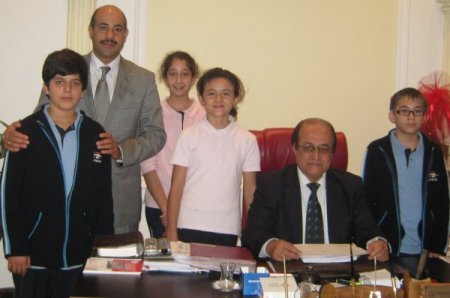 Alanya'da Ufuk Eğitim Kurumları kamu çalışanlarına aşure dağıttı