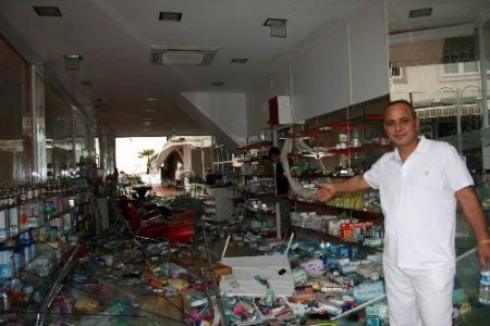Alanya'daki Hortum İş Yerlerini Harabeye Çevirdi; 10 Turist Yaralandı