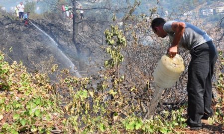 Alanya’daki orman yangını lüks villalara sıçramadan söndürüldü