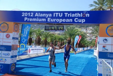 Alanya'daki triatlon da Rus ve Türk sporcular damgasını vuruyor