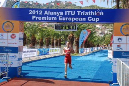 Alanya'daki triatlon da Rus ve Türk sporcular damgasını vuruyor