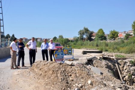 Alaplı Belediye Başkanı Çimenoğlu, köprü inşaatında incelemelerde bulundu