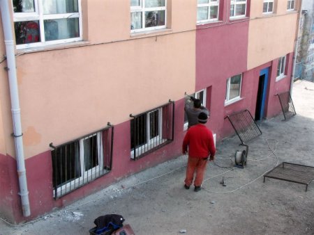 Alaplı Belediyesi Okulların Çevre Düzenlemesini Yapıyor