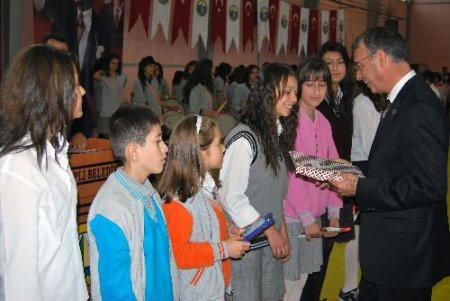 Alaplı'da Cumhuriyet Bayramı Kutlamaları Kapalı Alanda Yapıldı