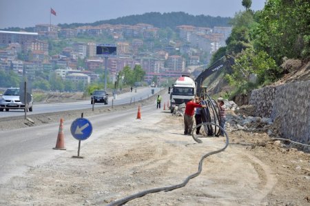 Alaplı'da Duble Yoldaki İçme Ve Atık Su Hatları Dışarı Çıkarılıyor