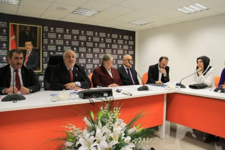 Albayrak: Büyükşehir il sınırlarının yeni düzenlenmesi hayırlı olur