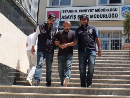 Aldattığından Şüphelendiği Karısını Ütü Kablosuyla Boğdu