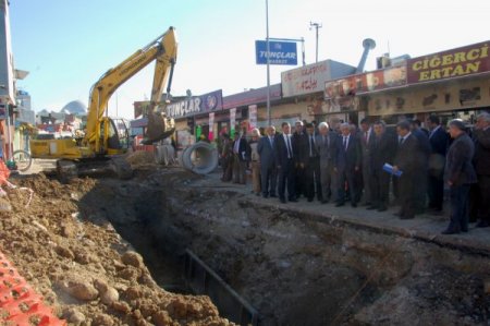 Aldırmaz, ASKİ'nin çalışma yaptığı mahallede kurban kesilerek karşılandı