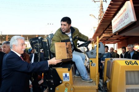 Aldırmaz, Hadırlı'da kurbanlarla karşılandı