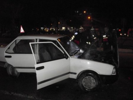 Alev Alan Otomobili İtfaiye Söndürdü