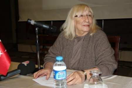 Alev Alatlı’dan gençlere: Facebook ve Twitter'dan uzak durun