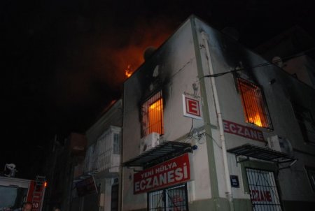 Alev Alev Yanan Evdeki 2 Çocuk Ağır Yaralandı