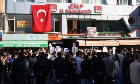 Aleviler, Chp Adana İl Başkanlığı Binasına Siyah Çelenk Bıraktı