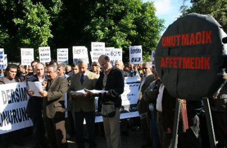 Aleviler, Chp Adana İl Başkanlığı Binasına Siyah Çelenk Bıraktı