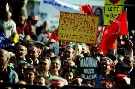 Aleviler, Zorunlu Din Dersi İle Diyanet İşleri Başkanlığı'nın Kaldırılmasını İstedi