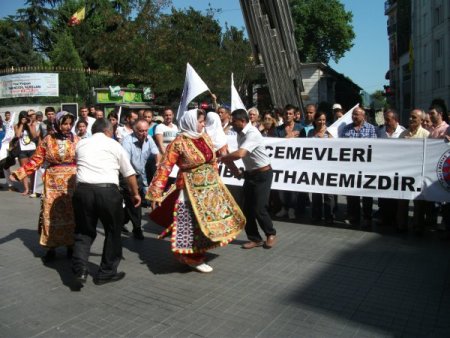 Alevilerden Yargıtay Kararına Semahlı Protesto