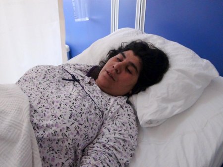 Alevlerden atlayan anne uyanınca kızını sordu