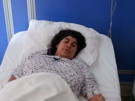 Alevlerden atlayan anne uyanınca kızını sordu