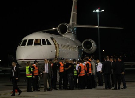 Alex’e havalimanında görkemli uğurlama