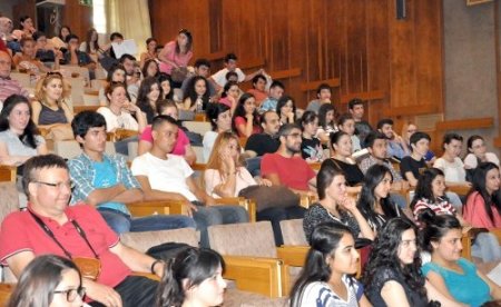 Ali Düşenkalkar üniversitelilerle buluştu