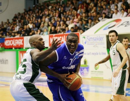 Aliağa Petkim: 81 - Türk Telekom: 79