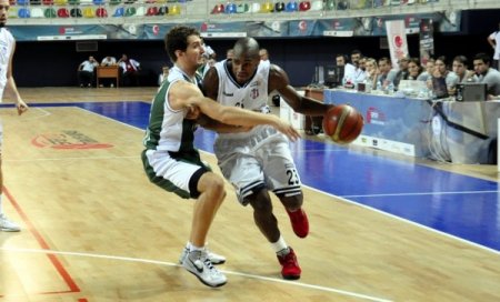 Aliağa Petkim'i de 77-71 yenen Beşiktaş 3'te 3 yaptı
