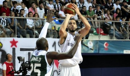Aliağa Petkim'i de 77-71 yenen Beşiktaş 3'te 3 yaptı