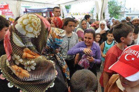 Alışveriş Merkezi Açılışında Çekirdek İzdihamı Yaşandı
