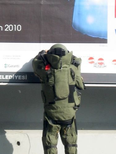 Alışveriş Merkezi Önünde Şüpheli Çanta Alarmı