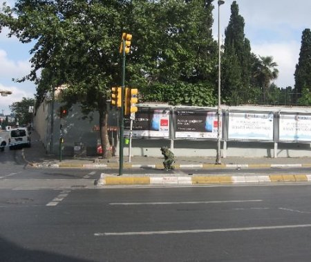 Alışveriş Merkezi Önünde Şüpheli Çanta Alarmı