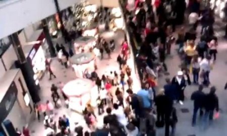 Alışveriş Merkezindeki Kaos Amatör Kamerada