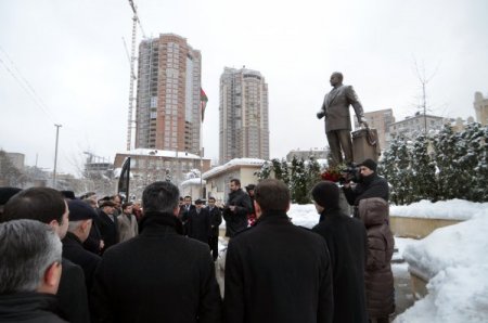Aliyev, Kiev’de anıldı