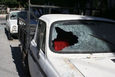 Alkol Alan Baltalı Saldırgan 14 Araca Zarar Verdi