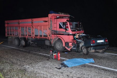 Alkol ve aşırı hız sonlarını getirdi: 3 ölü