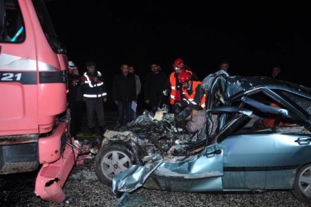 Alkol ve aşırı hız sonlarını getirdi: 3 ölü