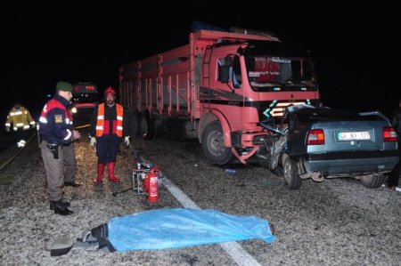 Alkol ve aşırı hız sonlarını getirdi: 3 ölü