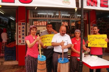 'Alkole hayır ayrana evet' dedi, bedava ayran dağıttı