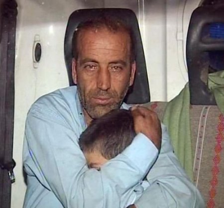Alkollü Baba, Gece Yarısı Üç Yaşlarındaki Oğlunun Da Bulunduğu Araçta Sızdı