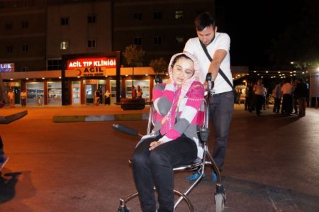 Alkollü kocanın yaraladığı kadın hastaneye kaldırıldı