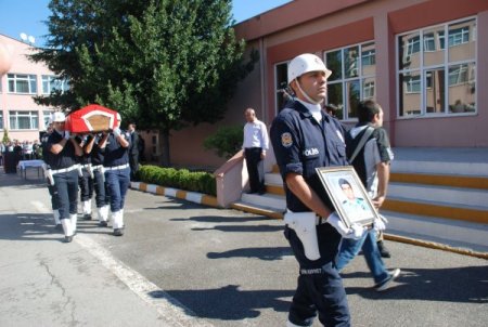 Alkollü sürücü, kaza başındaki polisin ölümüne neden oldu