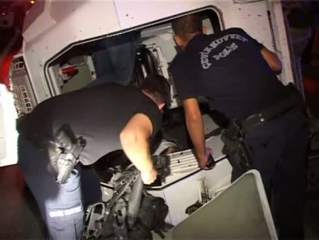 Alkollü sürücünün kullandığı otomobil polis aracına çarptı: 3 yaralı