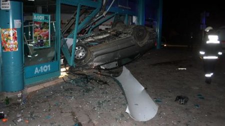 Alkollü Sürücünün Kullandığı Otomobil Süpermarkete Girdi