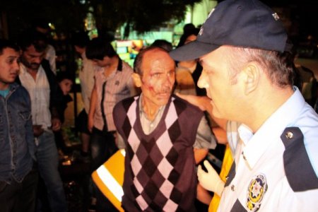 Alkollü vatandaş araca çarpıp yaralandı, sağlıkçılara ve polise fırça attı