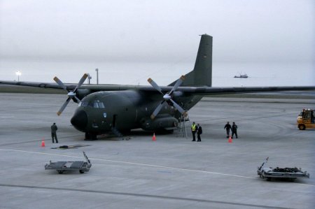 Alman askerler, Afganistan'daki askeri malzemenin sevki için Trabzon'da