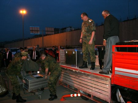 Alman askerler, Afganistan'daki askeri malzemenin sevki için Trabzon'da